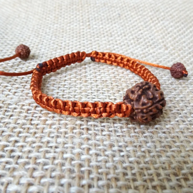 bracelet éveil spirituel avec rudraksha