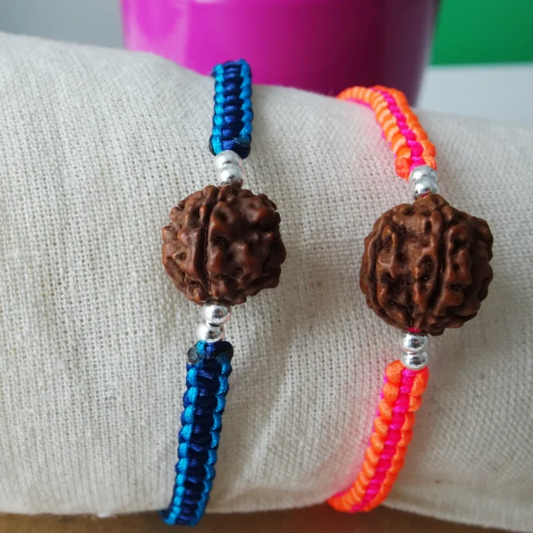 bracelet style tibétain avec rudraksha et perles en argent