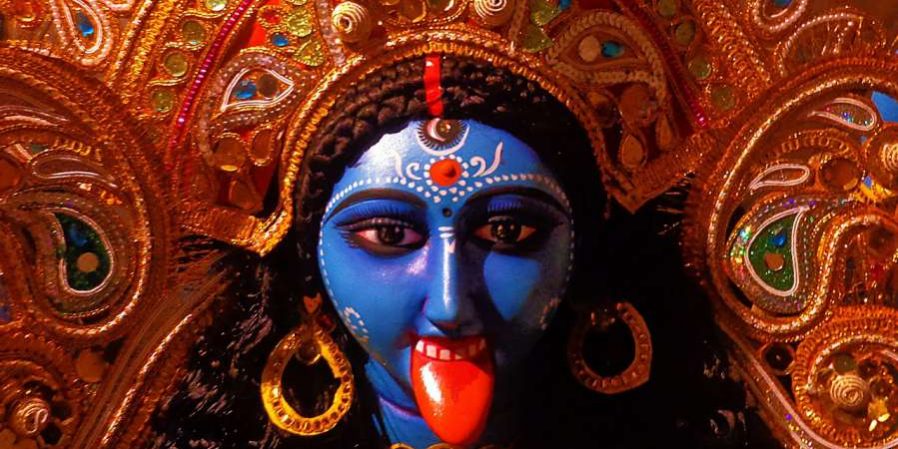 Kali, la Déesse de la Destruction et de la Transformation : Comment Sa Puissance Se Lie aux Énergies du Rudraksha